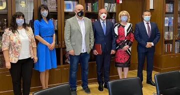 Гешев връчи тапии на двама шефове на прокуратури
