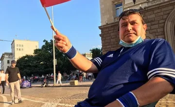 Гладуващ протестър хукна след преглед в болница