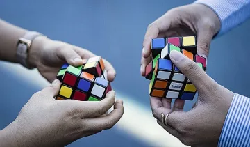 Нов рекорд за редене на кубче на Рубик под вода