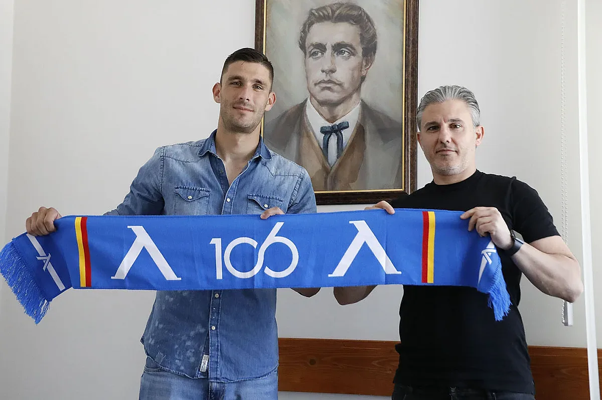 "Левски" подписа с Живко Атанасов