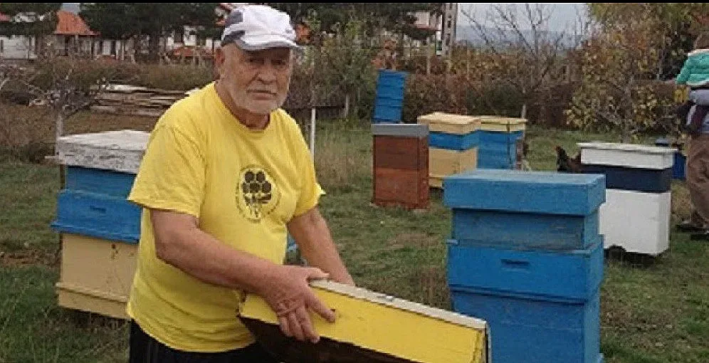 Почина Царят на пчелите