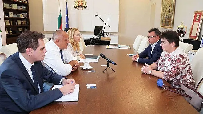 Защо туроператорите излизат на митинг?