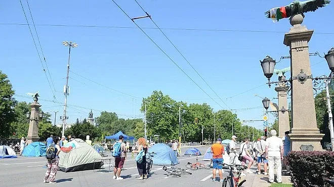 26-и ден: Центърът под блокада