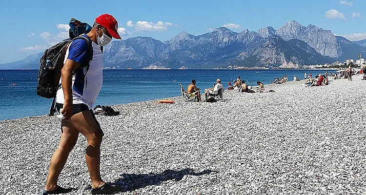 Къде носим маска и на плажа?