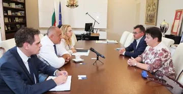 Борисов задели първи 10 млн. за туроператори