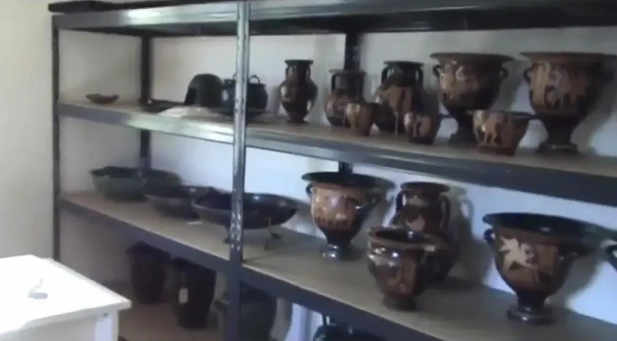 Вижте още незаконни антики на Божков /ВИДЕО/