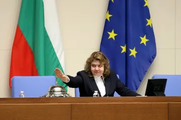 Киселова първа поздрави новия римски папа