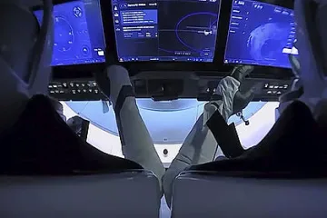 Революция: "Дракон“ се приводни успешно