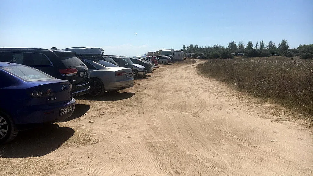 Искат наказания за паркиращи на плажа нахалници