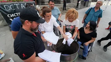 Манолова плаши партиите с пожар