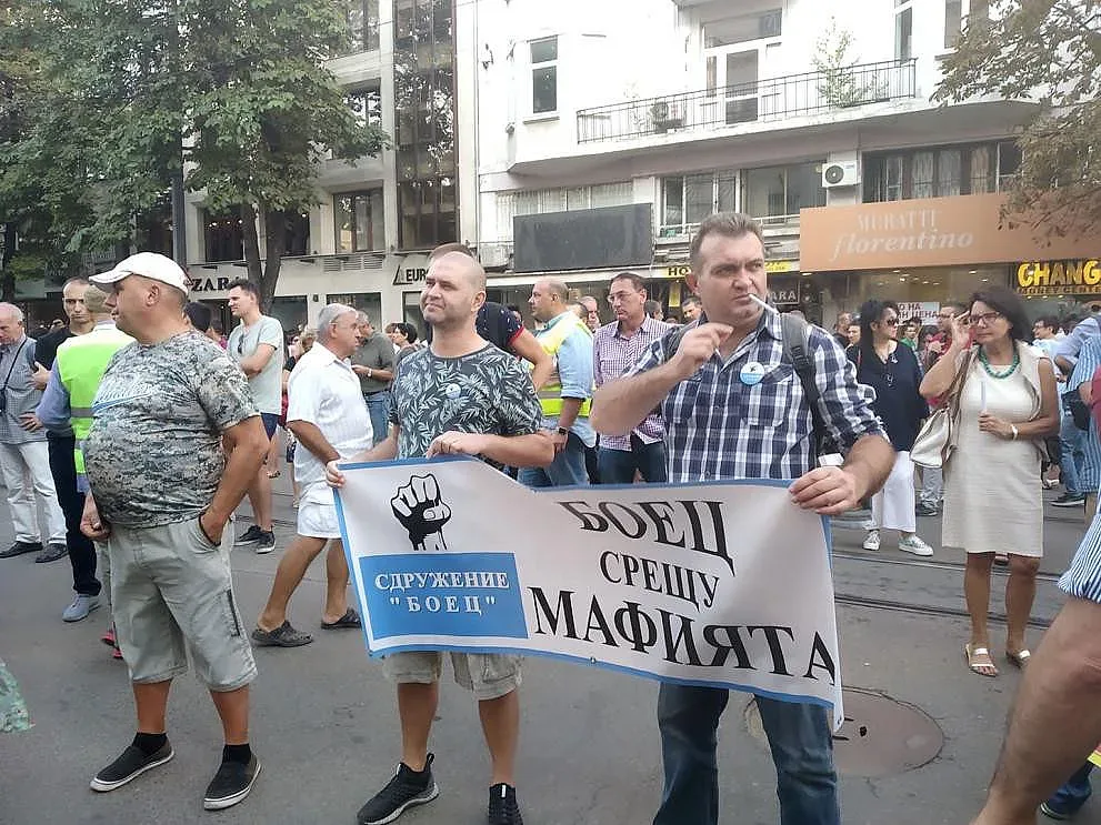 Криминални лица от БОЕЦ окупират Орлов мост