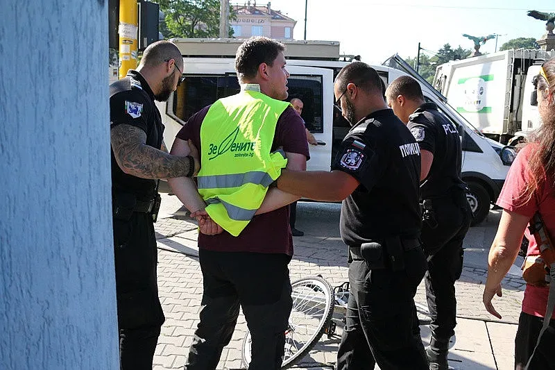 СДВР повишава тона към протестиращите