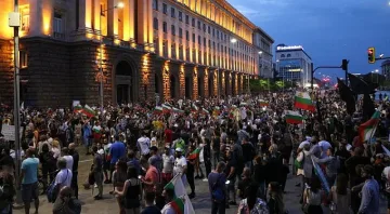 Протестъри се готвят да провокират бой с полицията