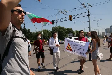 Протестиращи спряха движението на кръстовище