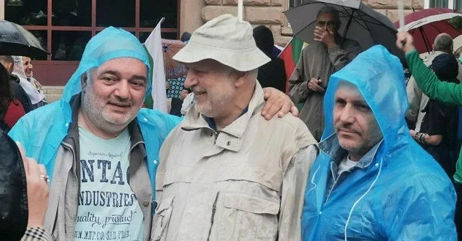 Бабикян се изгаври с протестиращ срещу Радев