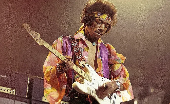 Много рядка китара на Хендрикс отива на търг