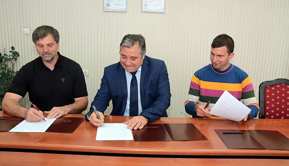 Нови договори за студенти от ТрУ в топ козевъдни ферми в Копривщица