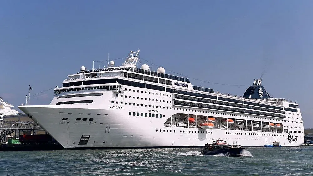 Пристанищата в Гърция отварят за круизи