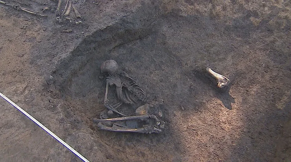 Скелети на 8000 г. в Слатина