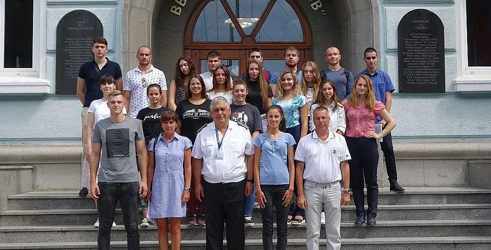 20 младежи ще се обучават за военни лекари