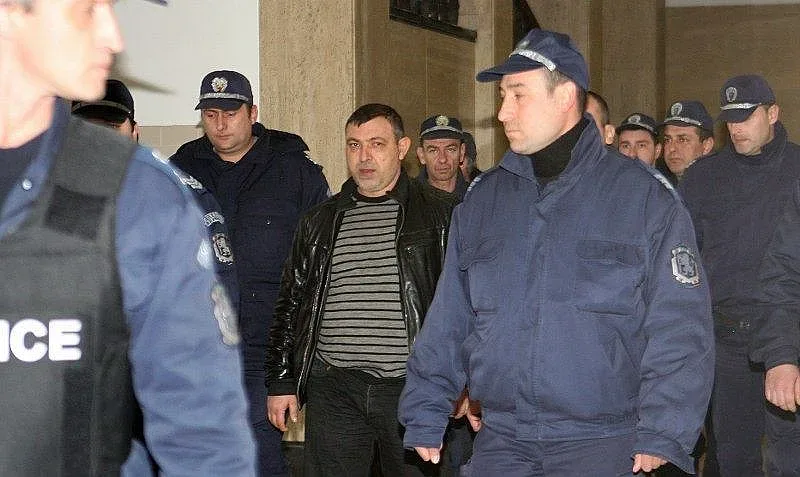 Сако влиза в затвора, Тишо Боксьора ще лежи още