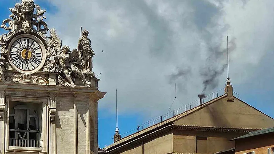 Изборът на нов папа. Отново черен дим