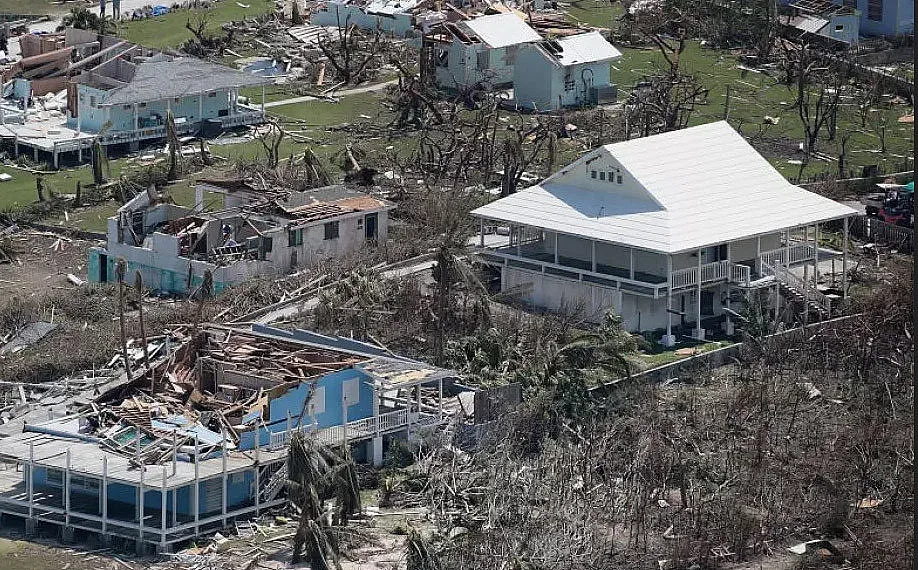 Тръмп обяви извънредно положение заради "Хана"