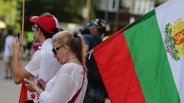 В протеста: Днес сватбари, вторник - туроператори