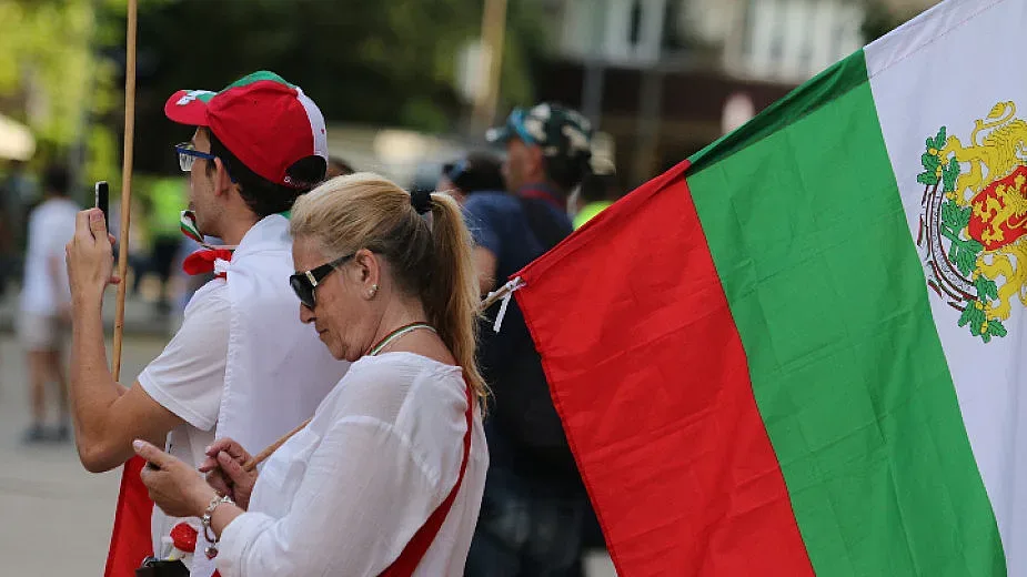 В протеста: Днес сватбари, вторник - туроператори