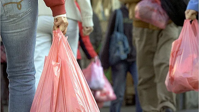 Направиха найлонови торбички, разтворими във вода