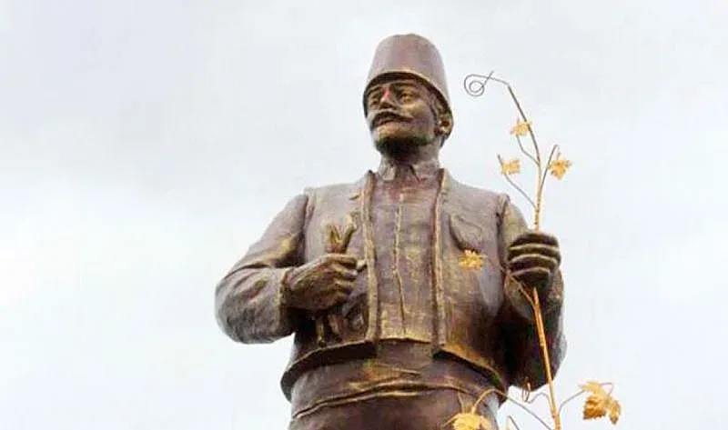 Ето как превърнаха Ленин в български лозар