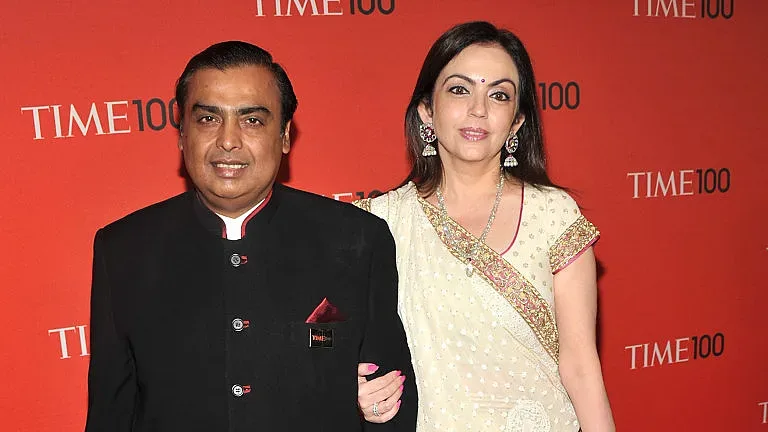 Смяна при най-богатите, индиец стига Зукърбърг