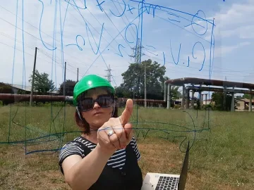 Ани Цолова си отряза косата, обикаля строежи