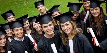 САЩ с нови ограничения за онлайн студентите