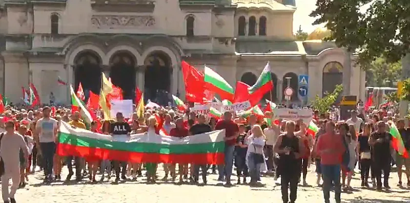 Нинова залепи червените за протеста /ОБНОВЕНА/