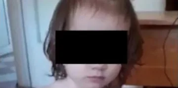 Бащата на битото от майка си дете с първа реакция