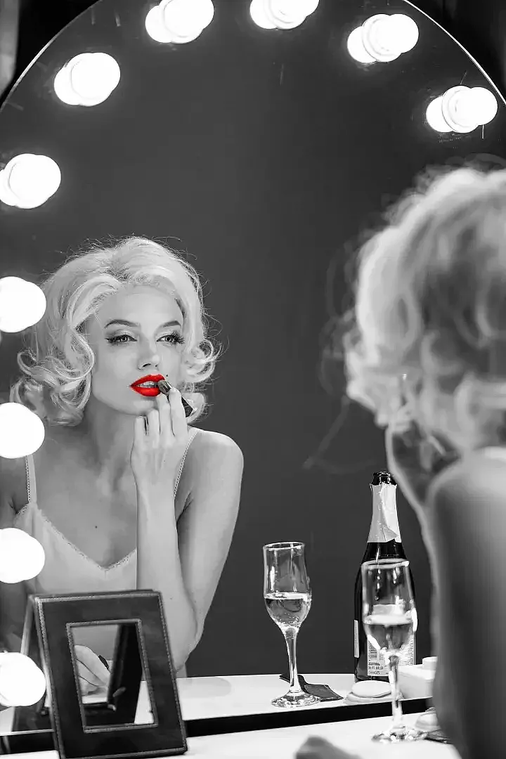 Деян Донков превърна любимата си в Мерилин Монро