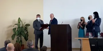 Гешев награди Младен Маринов за отлична служба