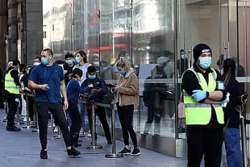 В Австралия раздават пари ей така