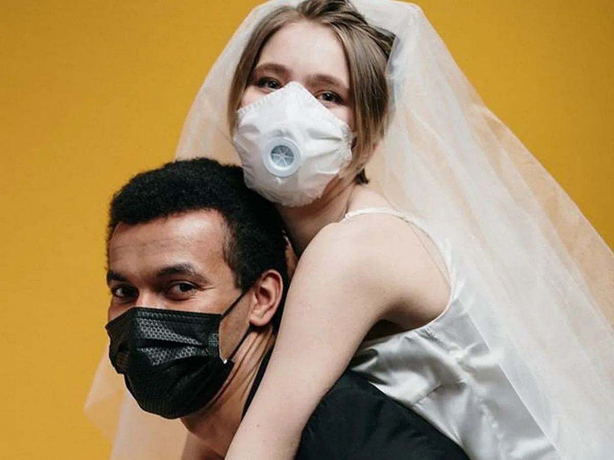 С маски вкъщи, ако дойдат гости