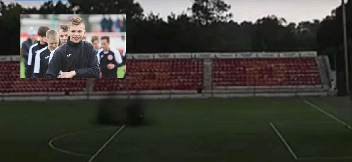 Руски играч пак на терена след удар от мълния