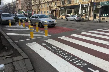 Обезопасяват пешеходните пътеки в София