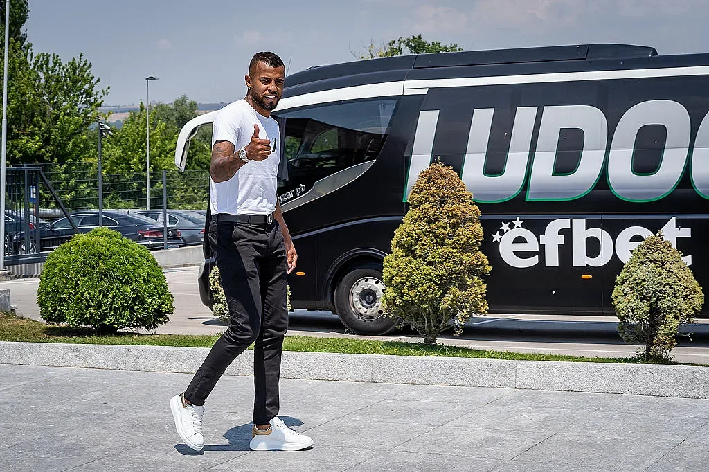 Сантана подписа с Лудогорец