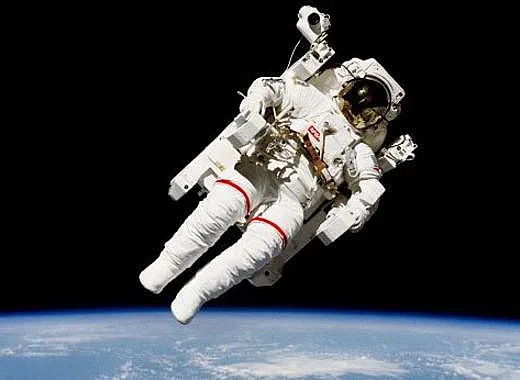 Космически затворници се завръщат на Земята