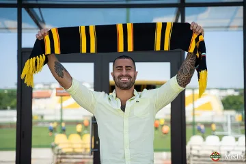 Играл с Рууни подписа с Ботев (Пд)