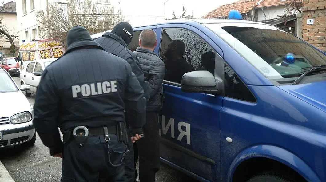 Прибраха в ареста 35 сподвижници на Божков