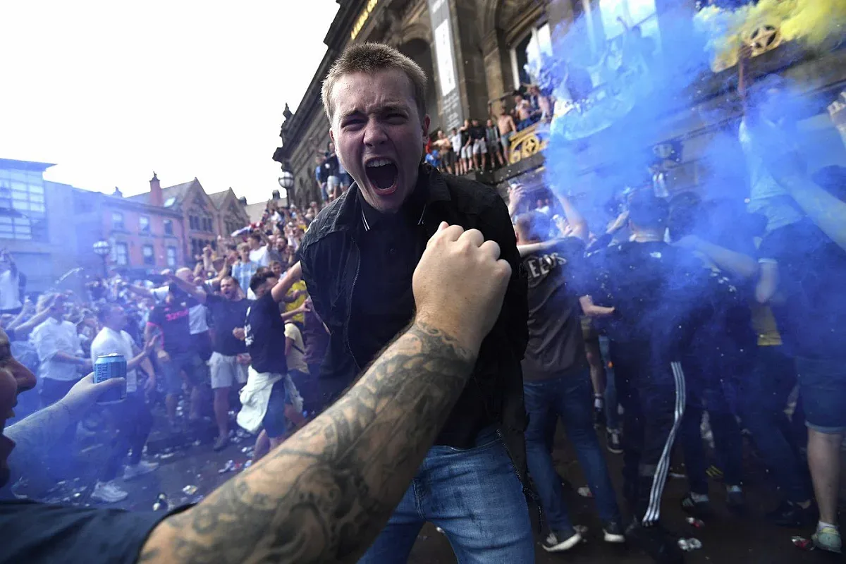 Футболна истерия в Лийдс опустоши града