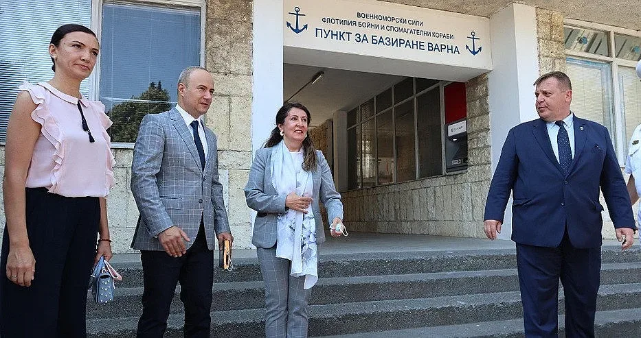 Каракачанов пред посланици: Всичко е възможно