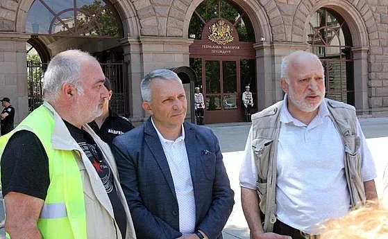 Умни и красиви готвят гражданско неподчинение