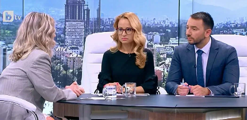 Коя дама сяда на стола на Хекимян?